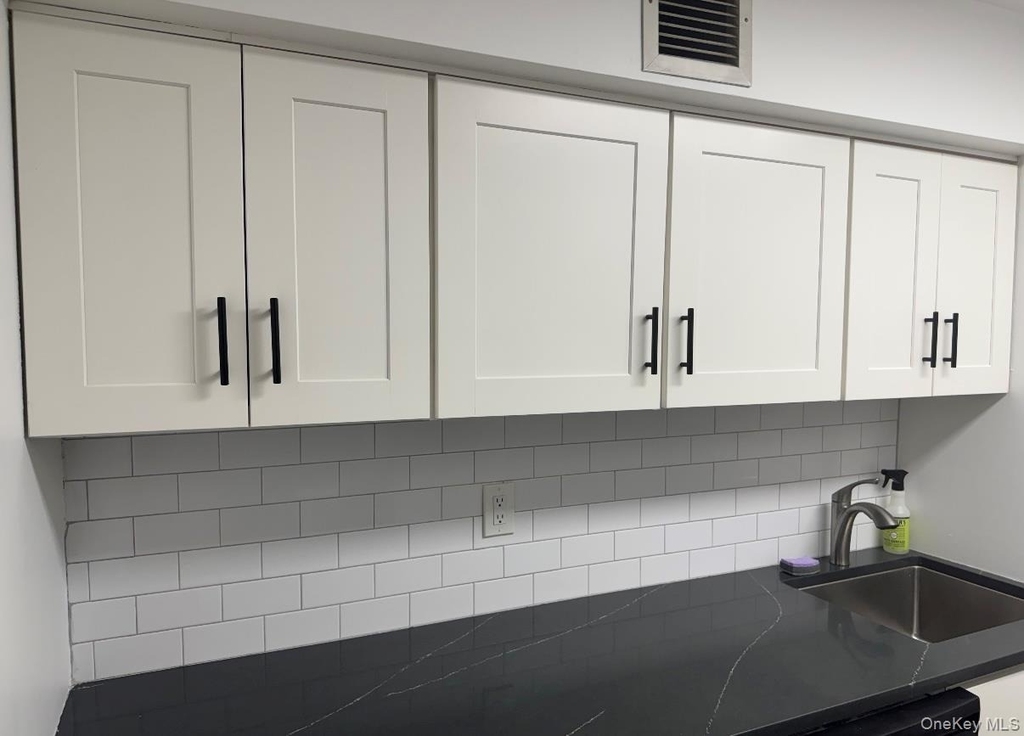 235 W Park Avenue - Photo 17