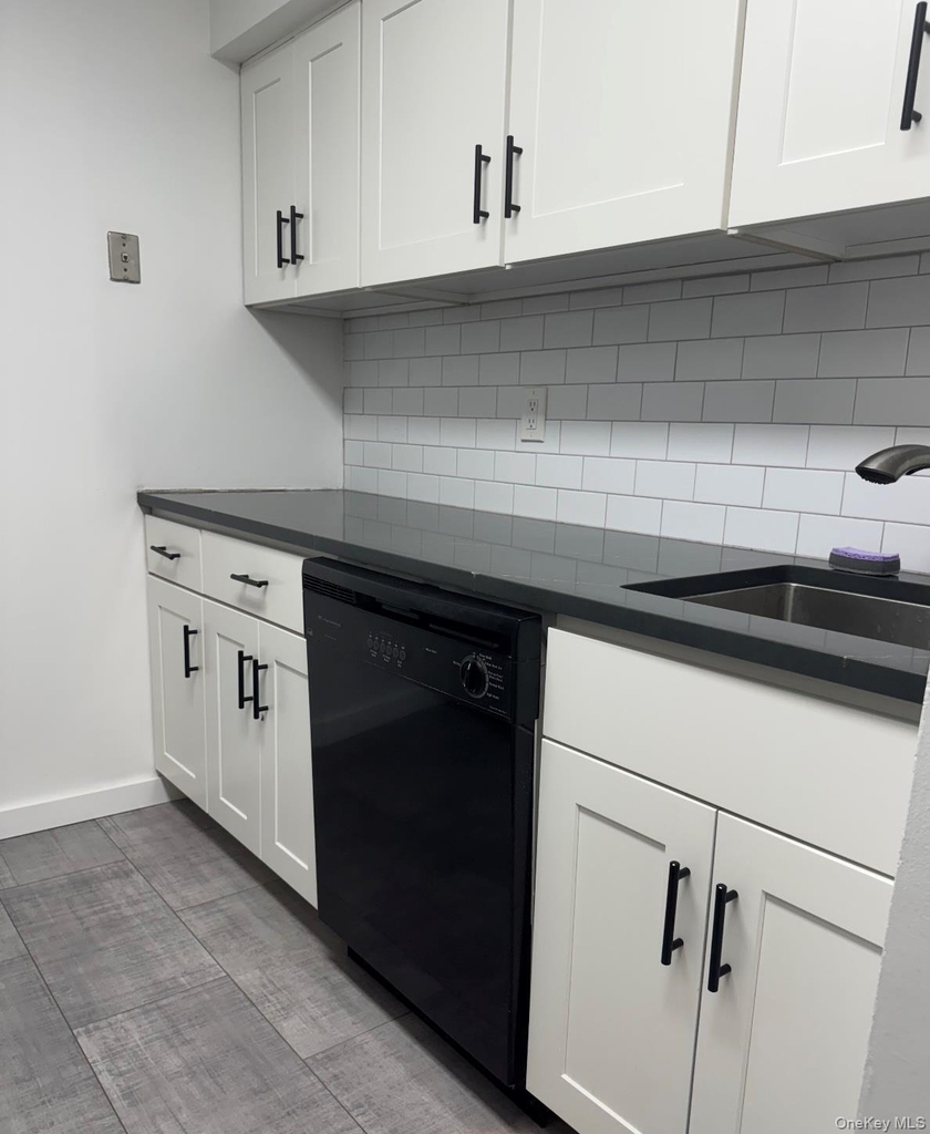 235 W Park Avenue - Photo 18