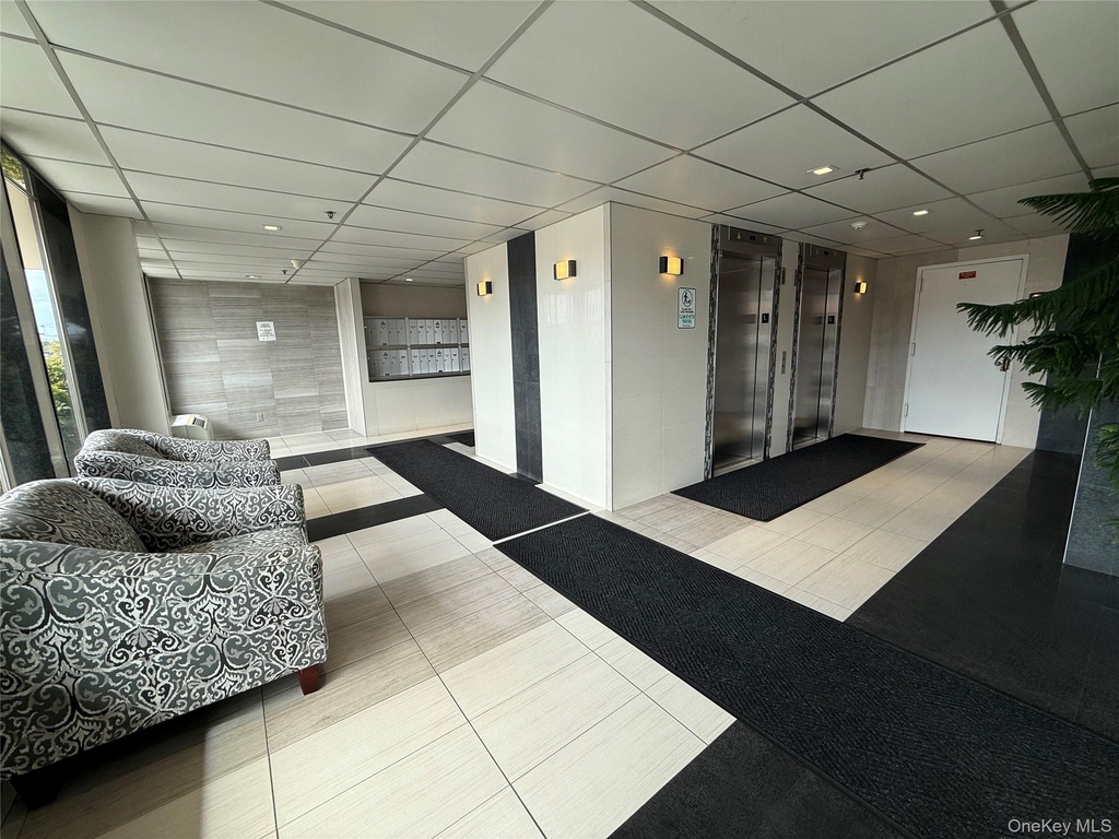 235 W Park Avenue - Photo 1