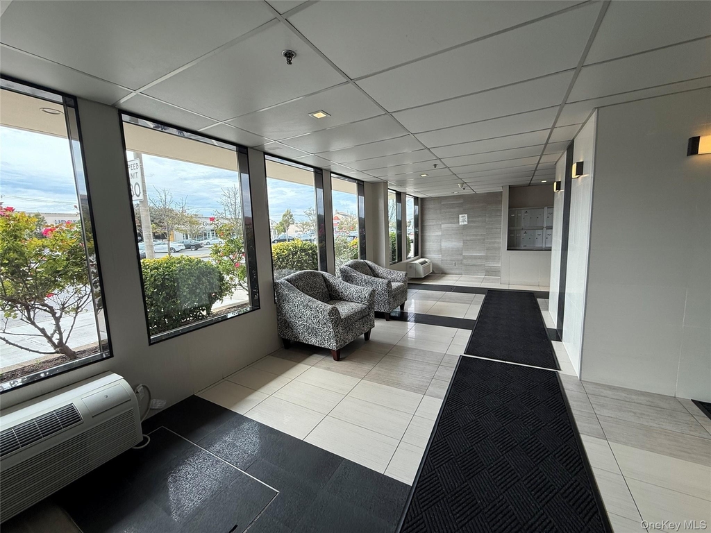 235 W Park Avenue - Photo 2