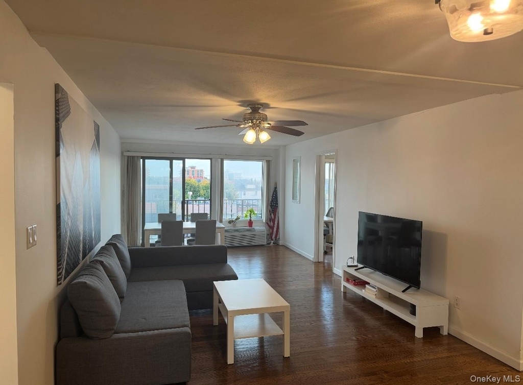 235 W Park Avenue - Photo 4