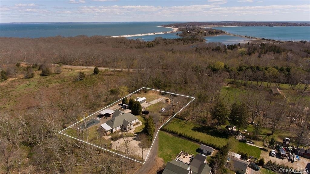11003 Main Road - Photo 3