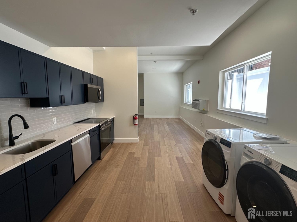 213 French Street - Photo 1