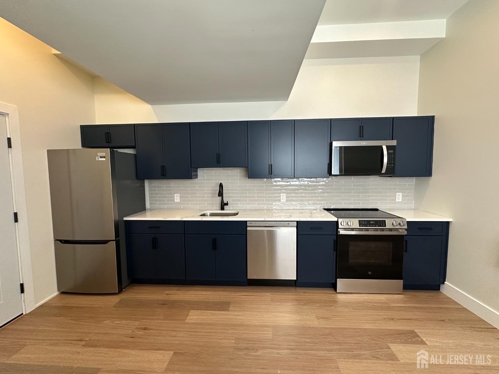 213 French Street - Photo 2
