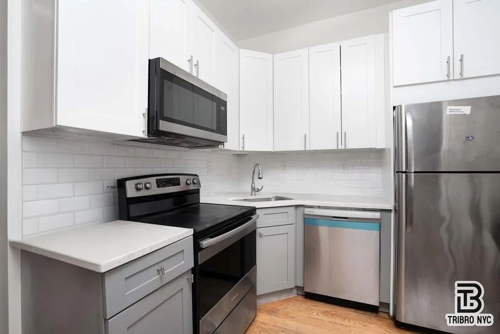 386 E 23rd Street - Photo 3