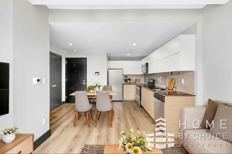 88 Linden Boulevard - Photo 1