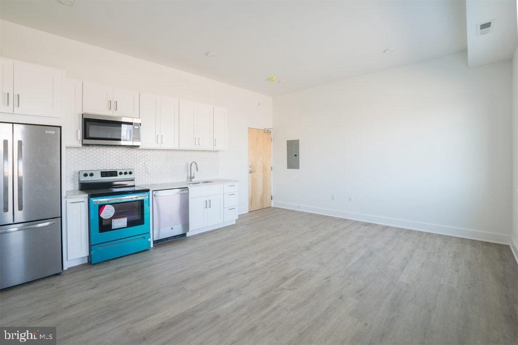 2201 Washington Avenue - Photo 0