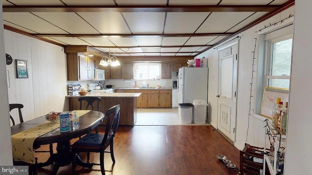 415 E Flora Street - Photo 10