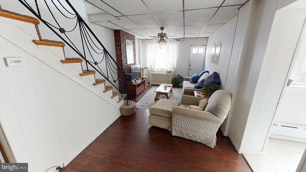 415 E Flora Street - Photo 2