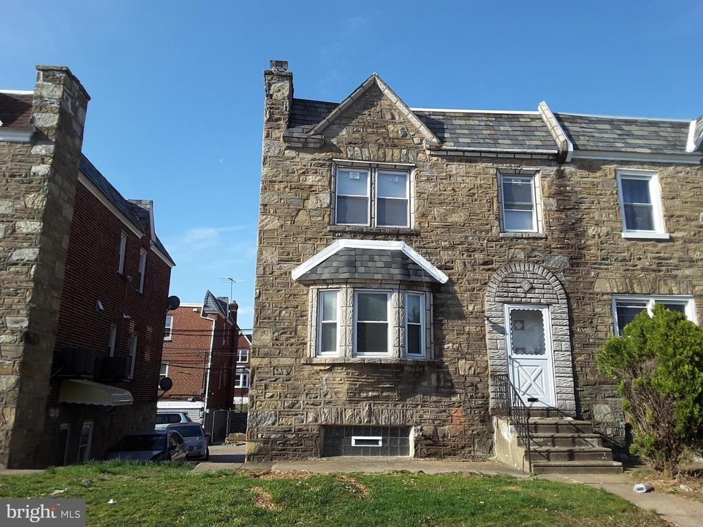 1226 Hellerman Street - Photo 0