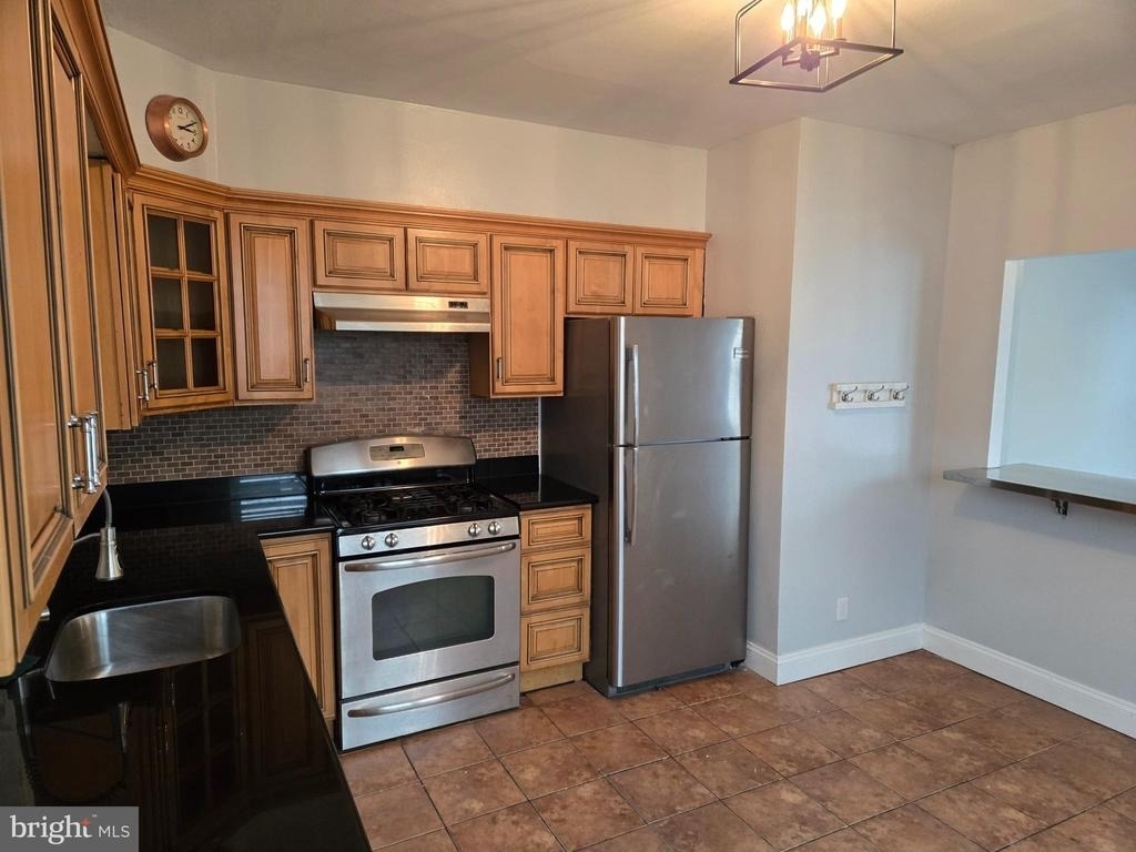 460 Shurs Lane - Photo 3