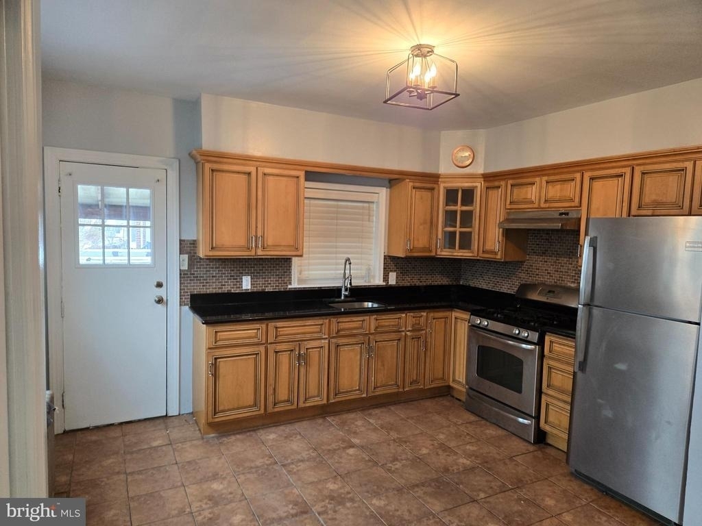 460 Shurs Lane - Photo 4