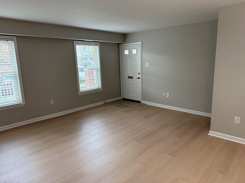 1203 Crosshill Court - Photo 2