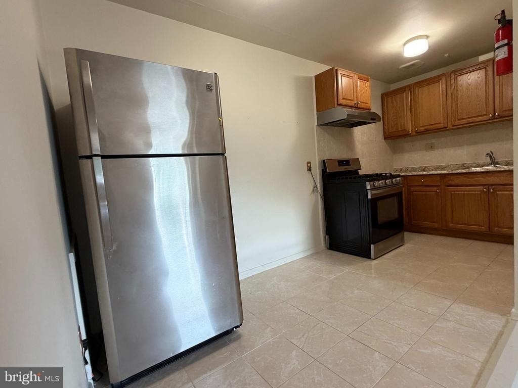 801 W Chester Pike - Photo 2