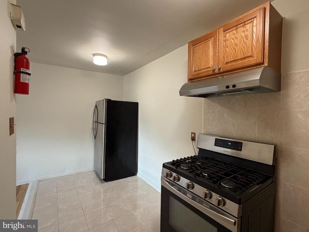 801 W Chester Pike - Photo 3