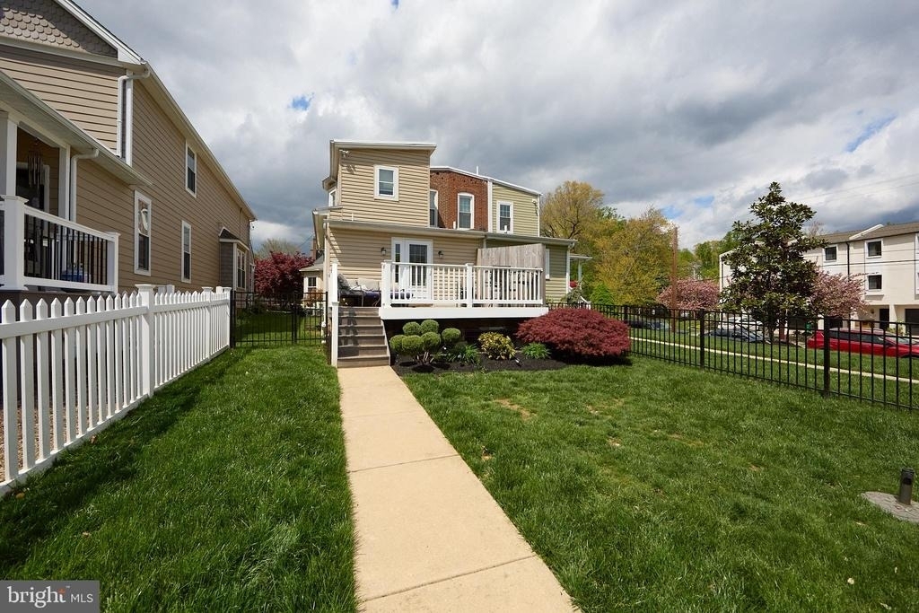 423 N Orange Street - Photo 25