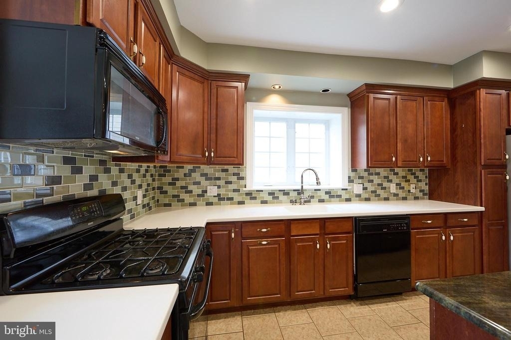 423 N Orange Street - Photo 11