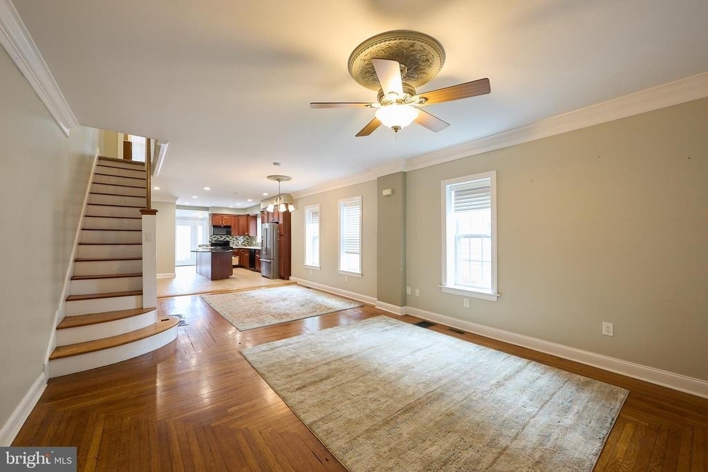 423 N Orange Street - Photo 3