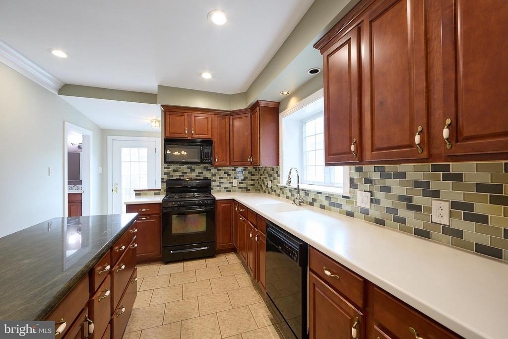 423 N Orange Street - Photo 9