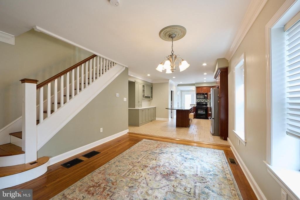 423 N Orange Street - Photo 5