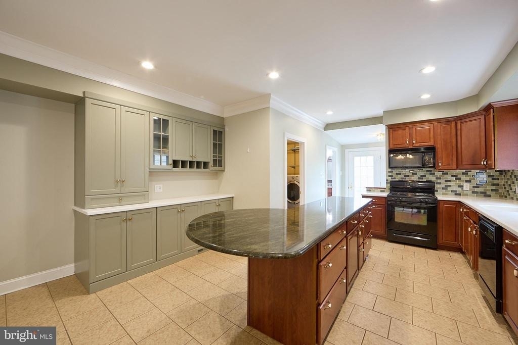 423 N Orange Street - Photo 8