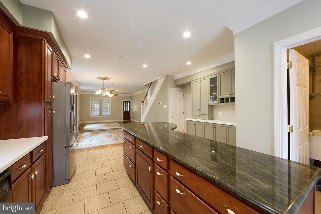 423 N Orange Street - Photo 10