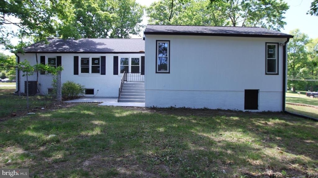 2608 Holly Drive - Photo 3