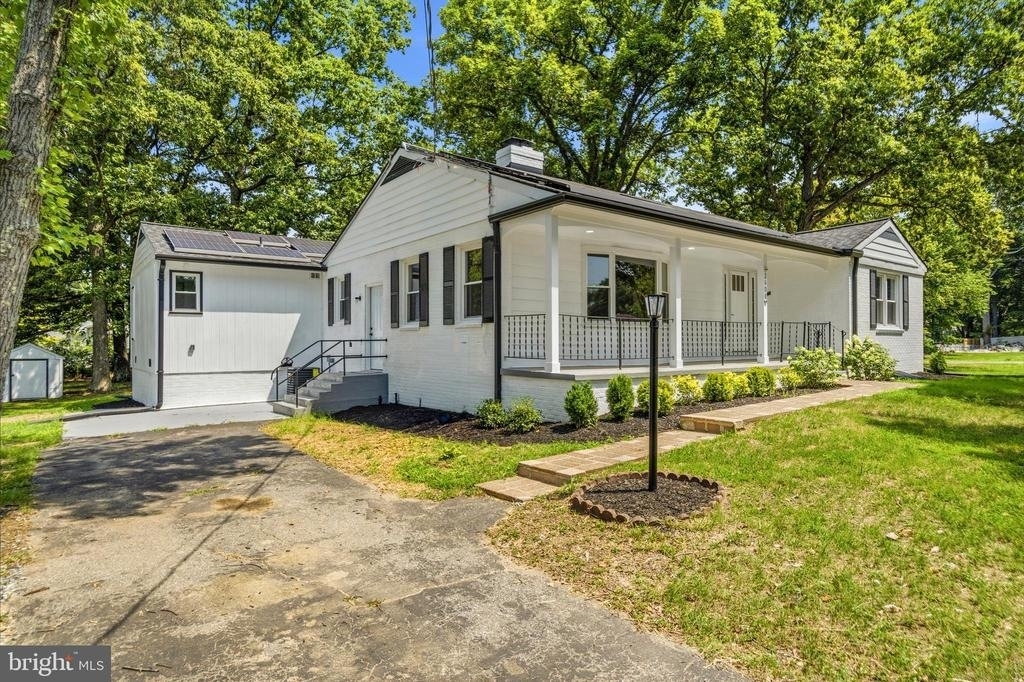 2608 Holly Drive - Photo 2