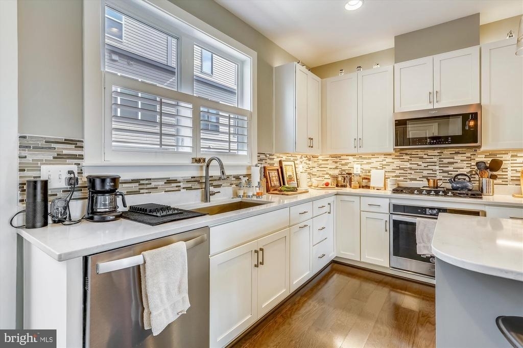 8052 Red Hook - Photo 2