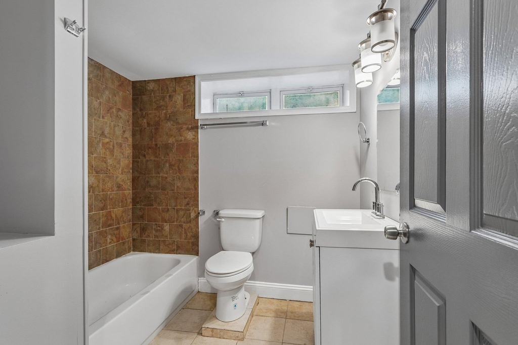 2817 Pelham Avenue - Photo 21