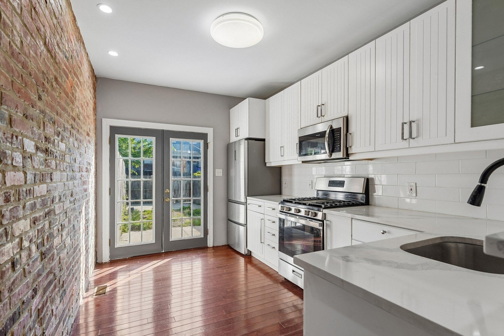 2817 Pelham Avenue - Photo 8