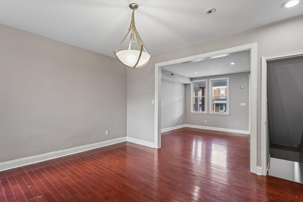 2817 Pelham Avenue - Photo 6