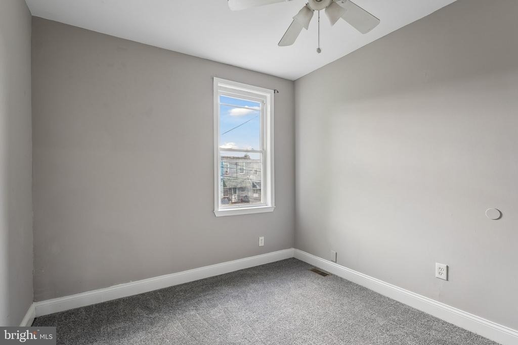 2817 Pelham Avenue - Photo 12