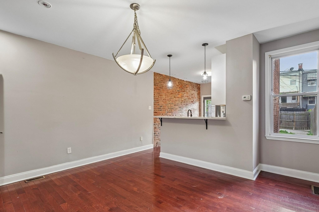 2817 Pelham Avenue - Photo 7