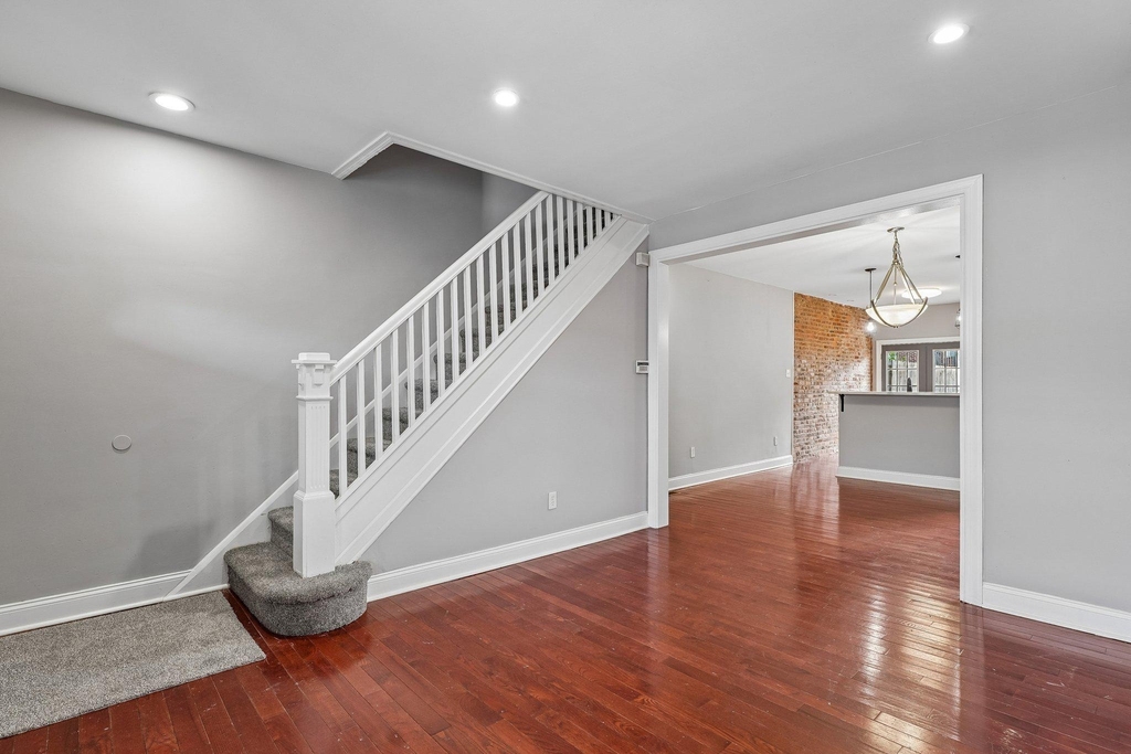 2817 Pelham Avenue - Photo 3