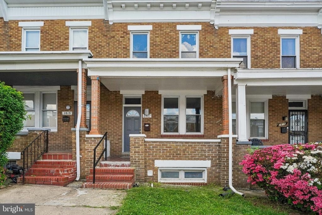 2817 Pelham Avenue - Photo 0