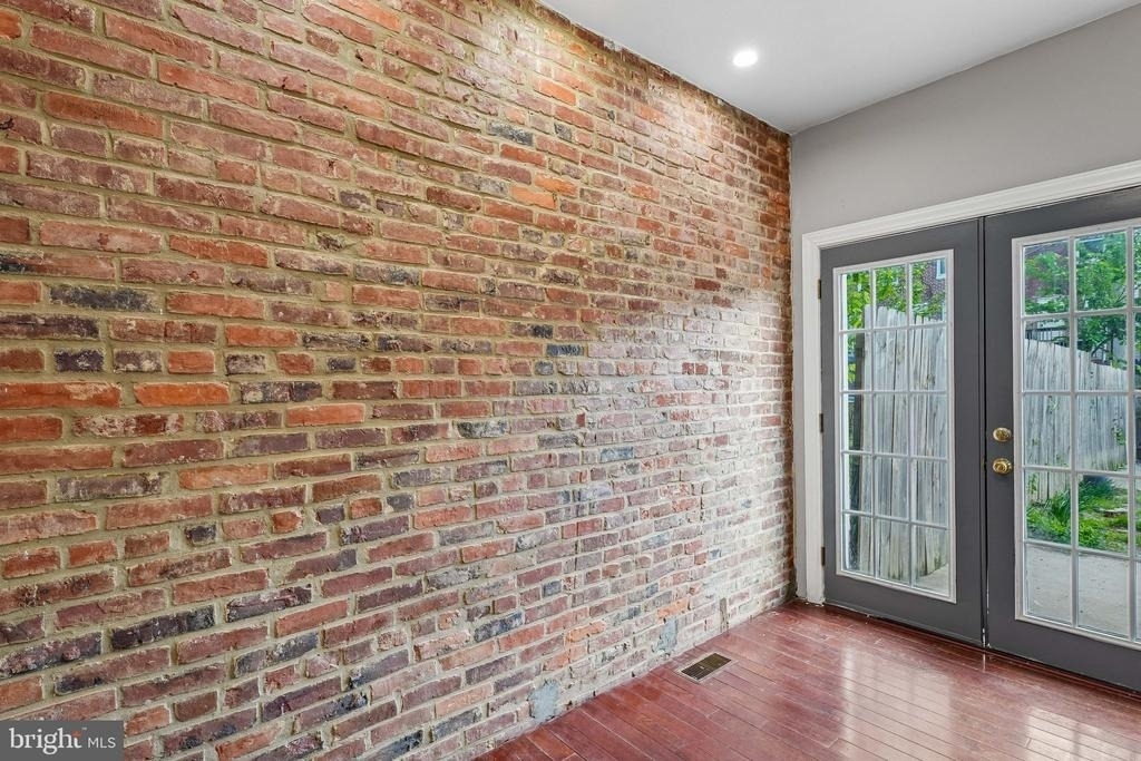 2817 Pelham Avenue - Photo 11