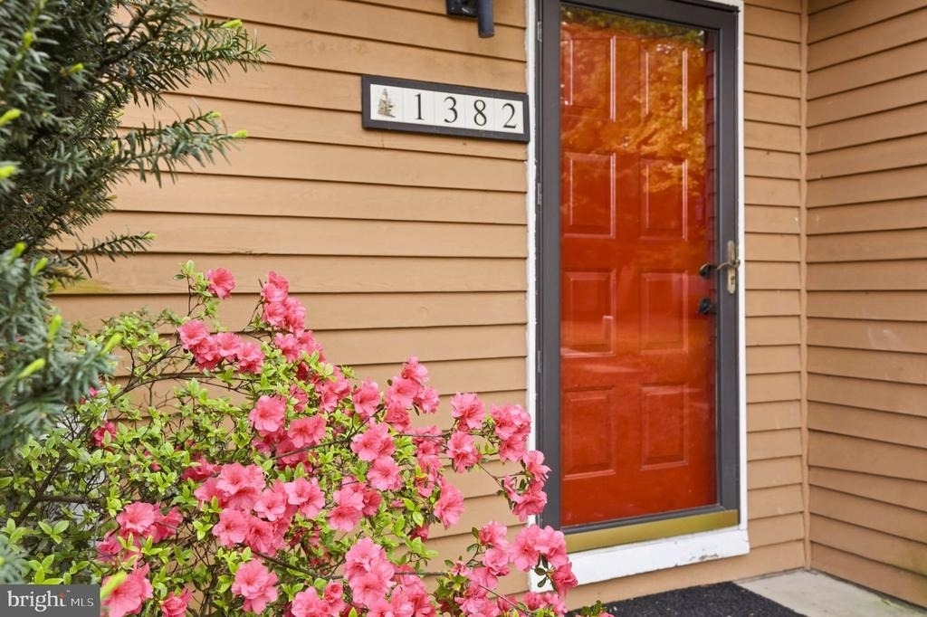 1382 Almond Drive - Photo 3