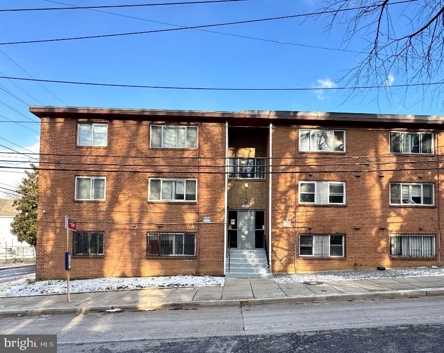 1300 Morris Road Se - Photo 0