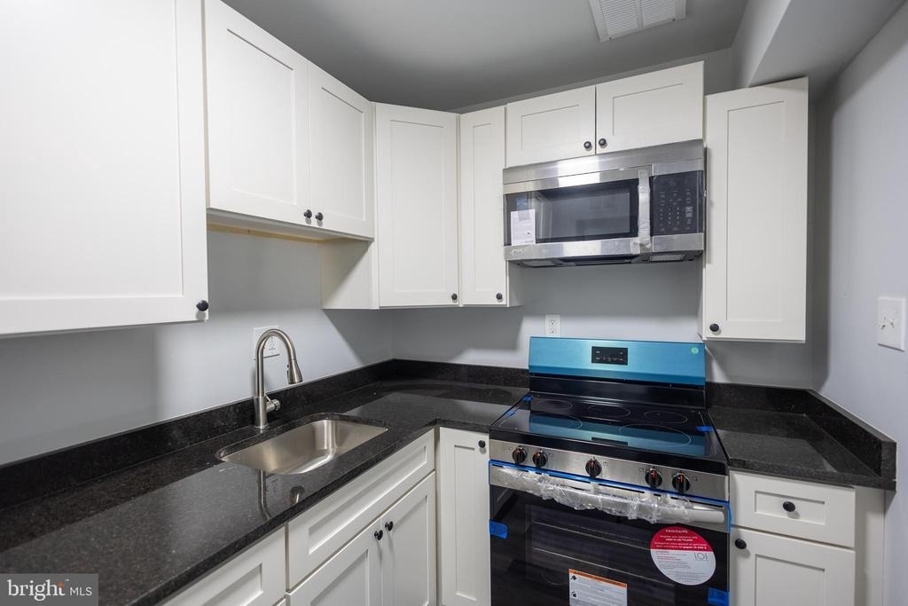 1300 Morris Road Se - Photo 10