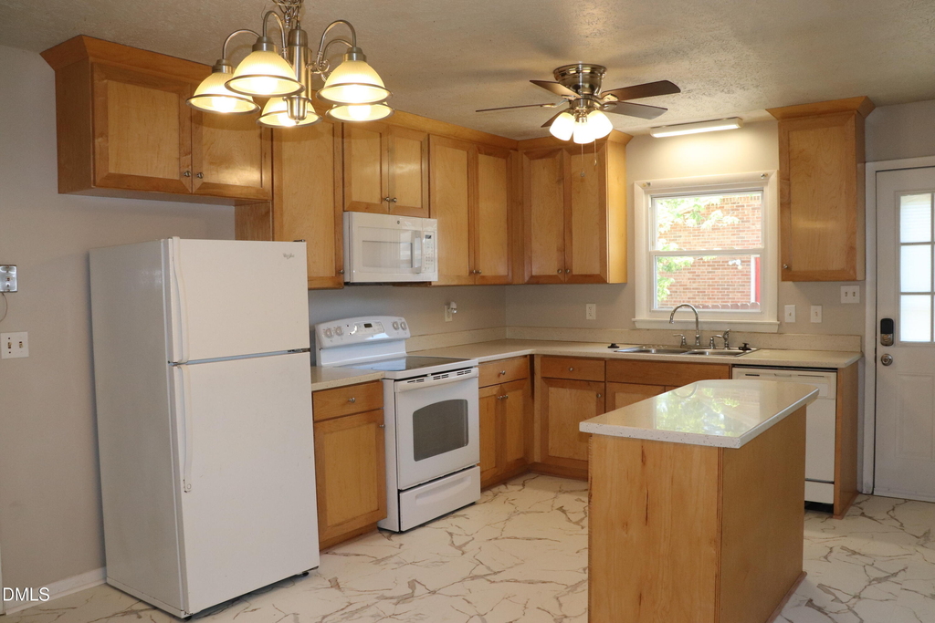 2804 Newark Drive - Photo 2