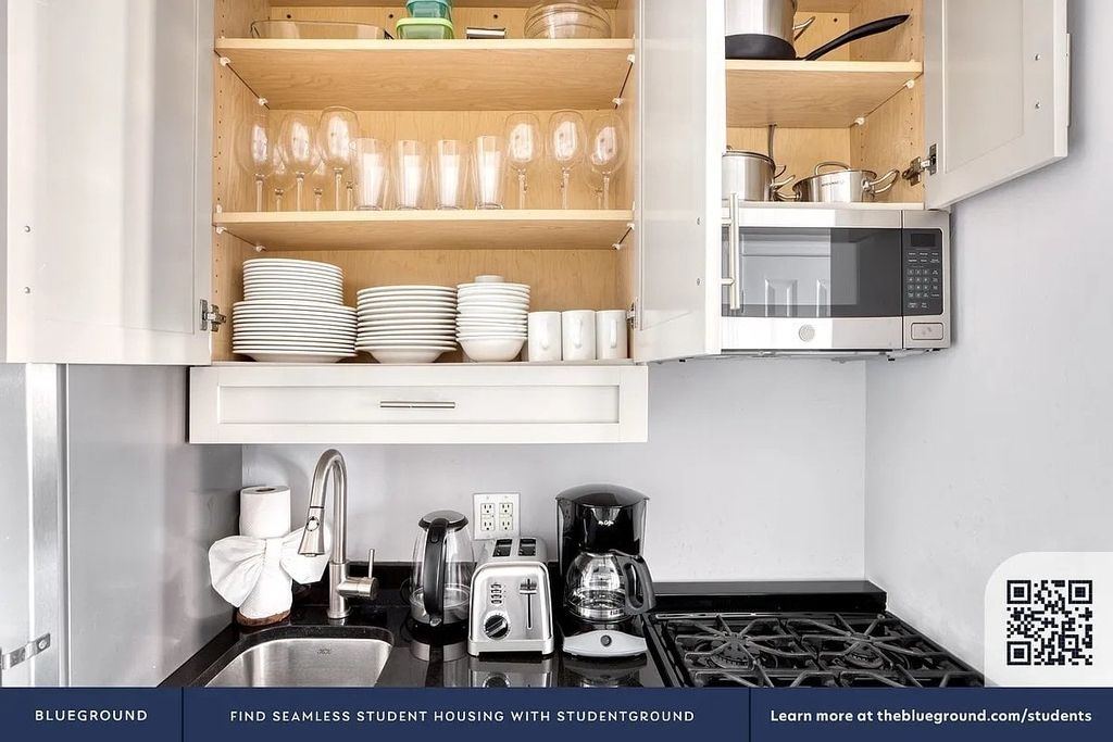 202 East 13th Street - Photo 4