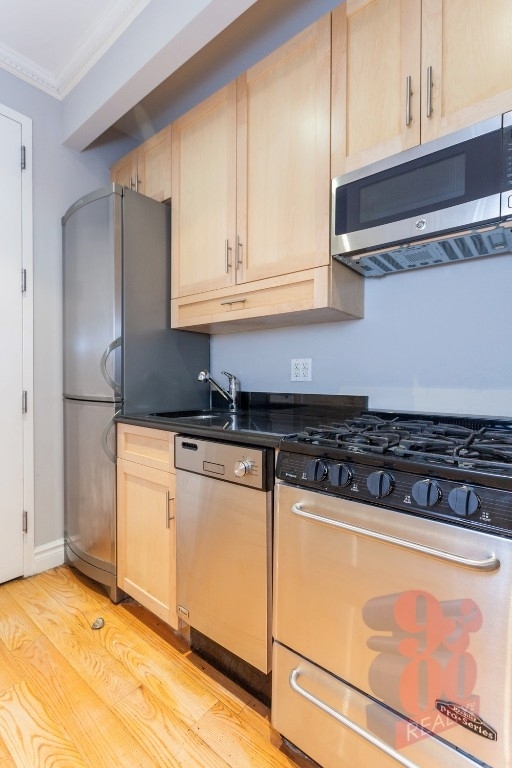 202 East 13th Street - Photo 18