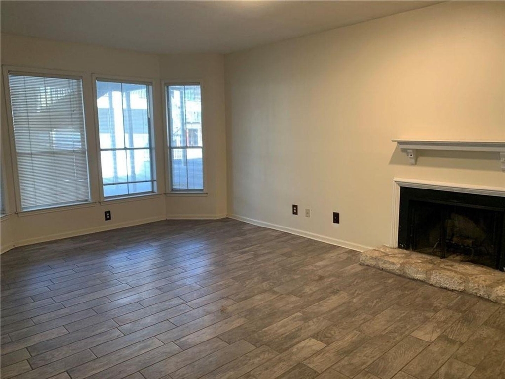 2529 Rio Grande St - Photo 3
