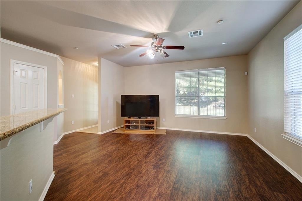 1310 W Parmer Ln - Photo 3