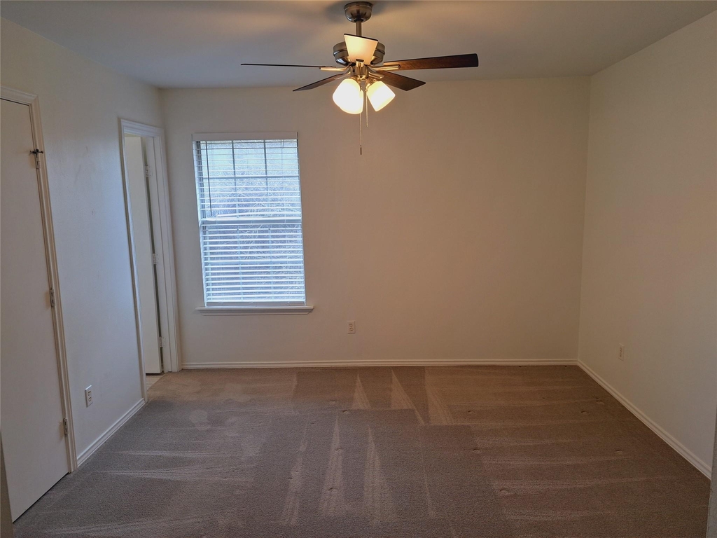 6703 Hill Oaks Dr - Photo 12