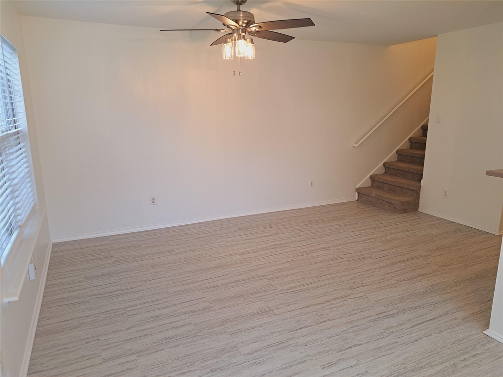 6703 Hill Oaks Dr - Photo 3