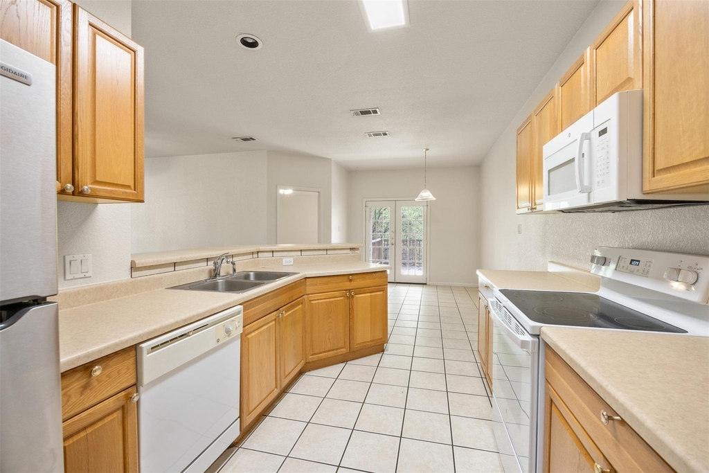 21513 Pershing Ave - Photo 2
