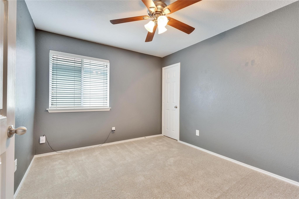 2212 Melissa Oaks Ln - Photo 21