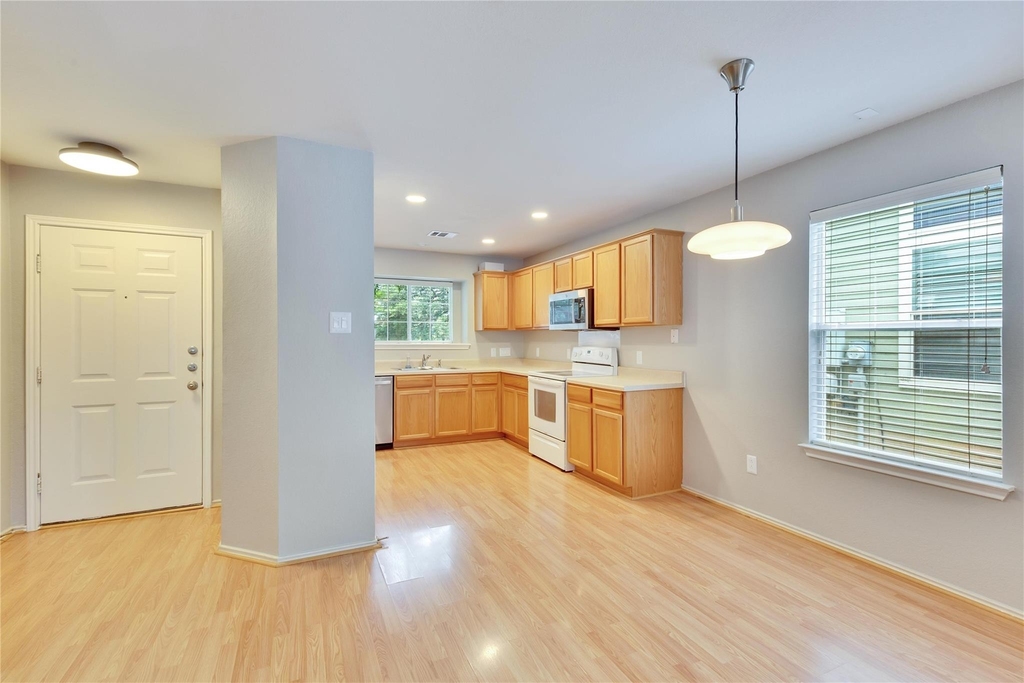 2212 Melissa Oaks Ln - Photo 9